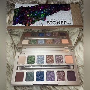 Urban Decay Stoned Vibes Eyeshadow Palette. New in box discontinued.